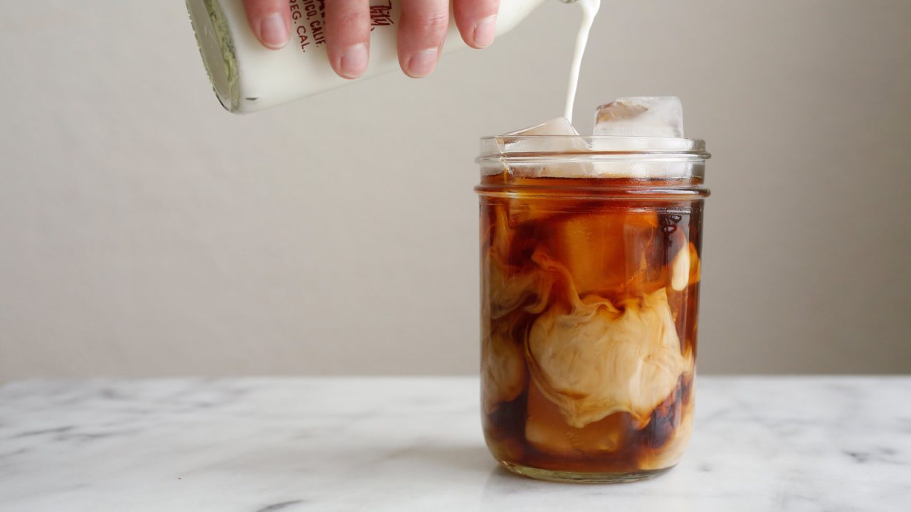 Cold Brew Coffee: Η νέα μόδα στον κρύο καφέ!