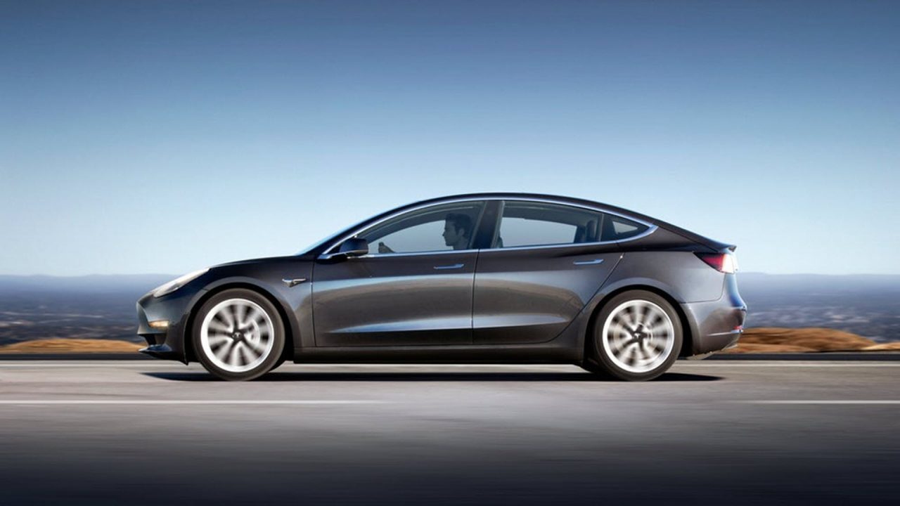 Tesla Model 3, νέα λειτουργία Summon για αυτόματο παρκάρισμα