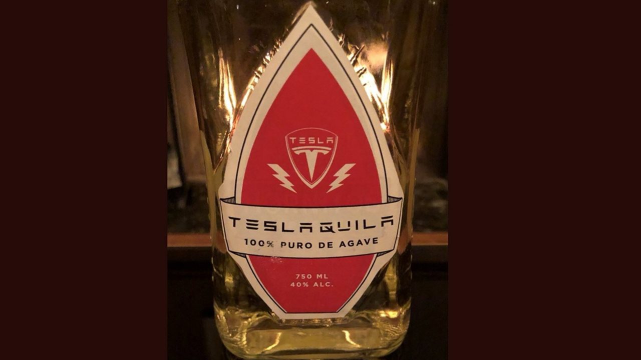 Teslaquila! Ο Elon Musk ετοιμάζει την δική του tequila!