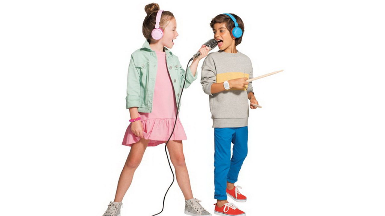 Ta JBL Junior παρέχουν θρυλικό ήχο με Kid Friendly ένταση