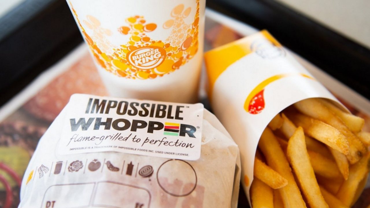Impossible Burger: Που μπορείτε να το δοκιμάσετε… εκτός Ελλάδος φυσικά;