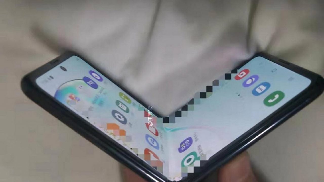 Το νέο αναδιπλούμενο flip phone της Samsung εντυπωσιάζει!