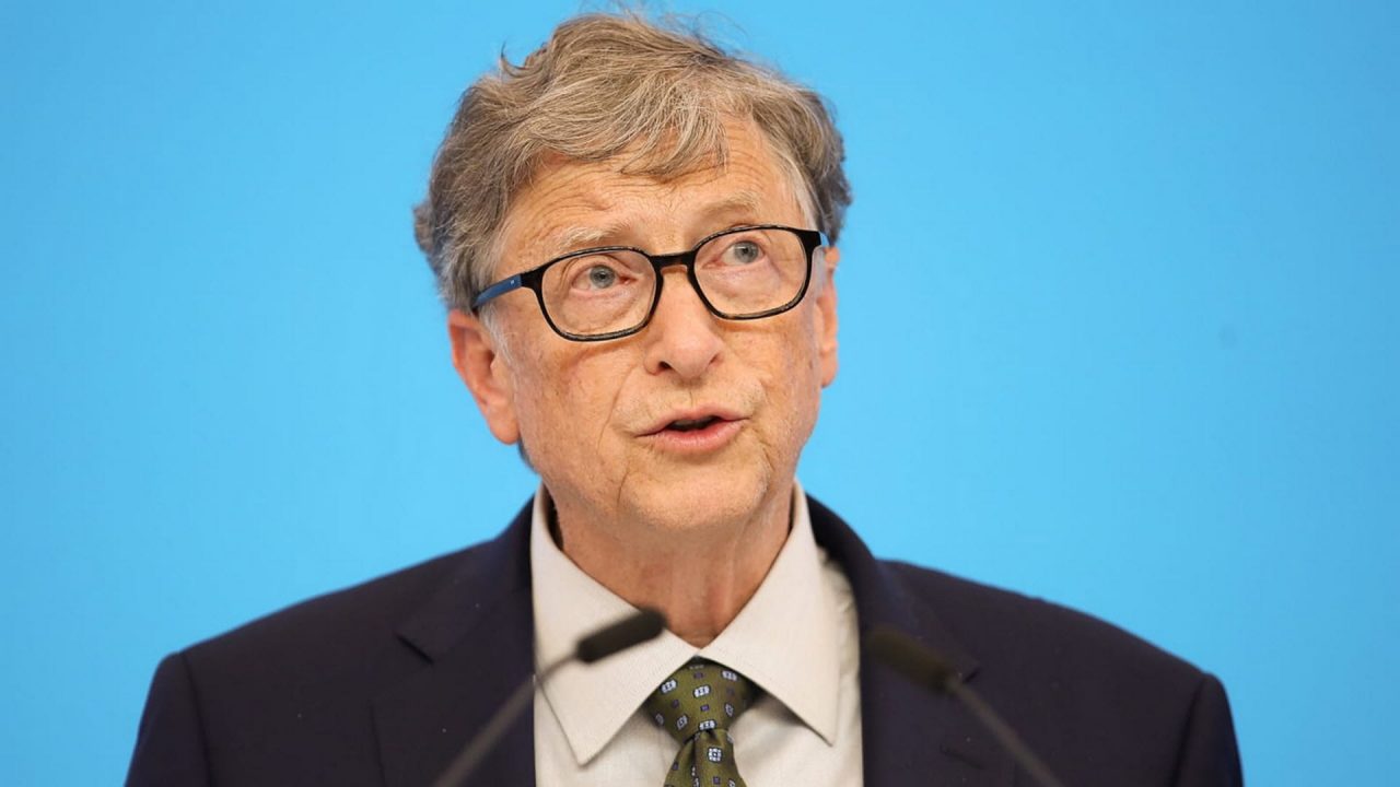 Ο Bill Gates χρηματοδοτεί τα πρώτα γρήγορα τεστ για τον κορονοϊό