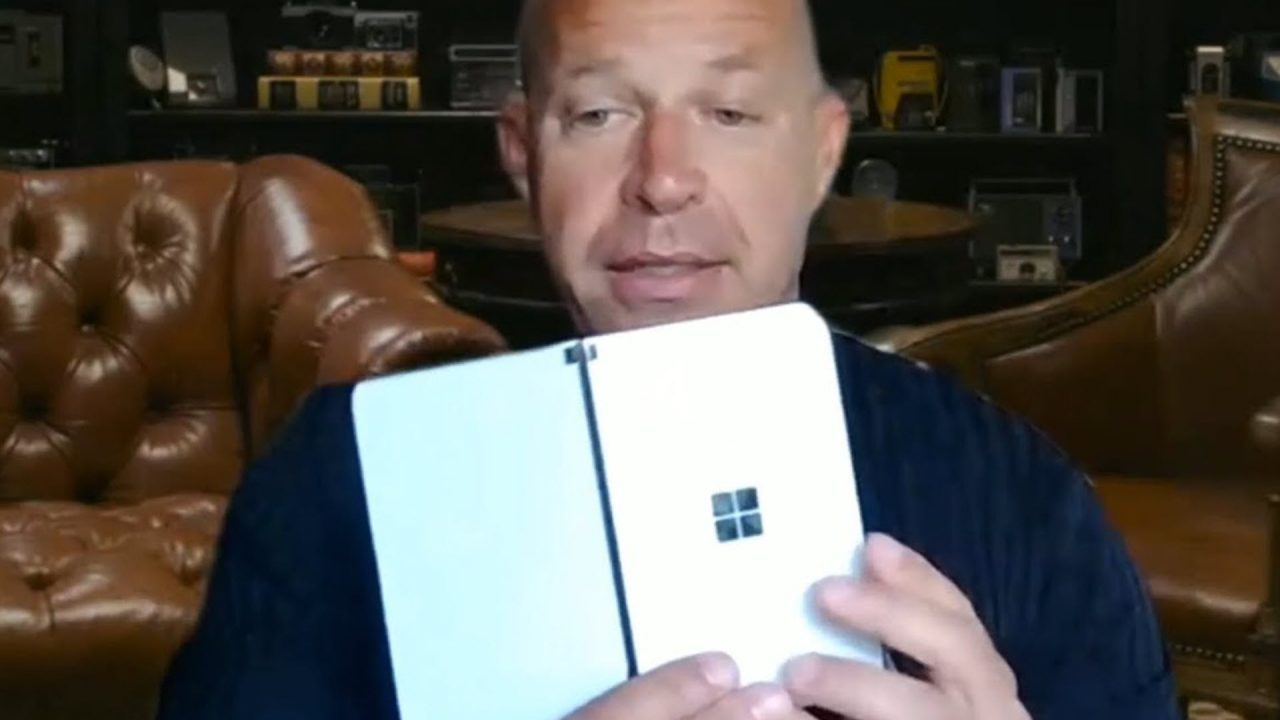 Τα μεγάλα “κεφάλια” της Microsoft παίζουν με τα Surface Duo!
