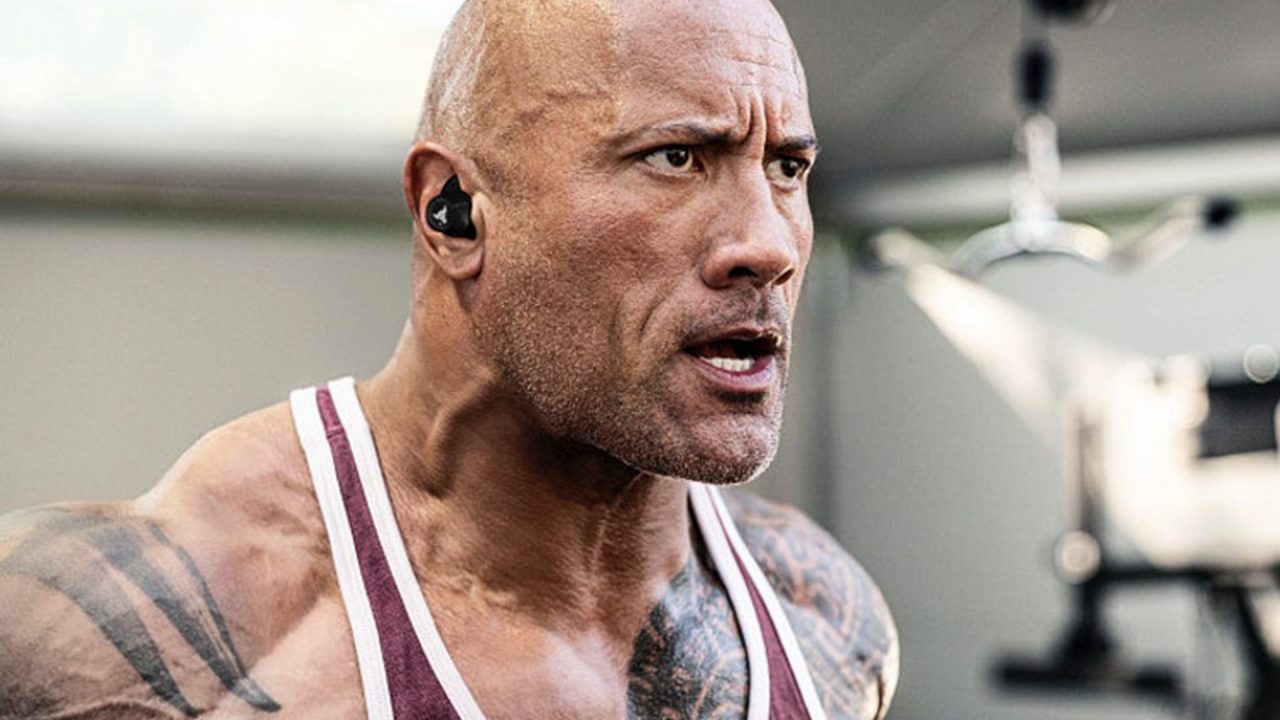 Τα νέα ακουστικά του “The Rock” έχουν 50 ώρες αυτονομία μπαταρίας και αντέχουν τον ιδρώτα!