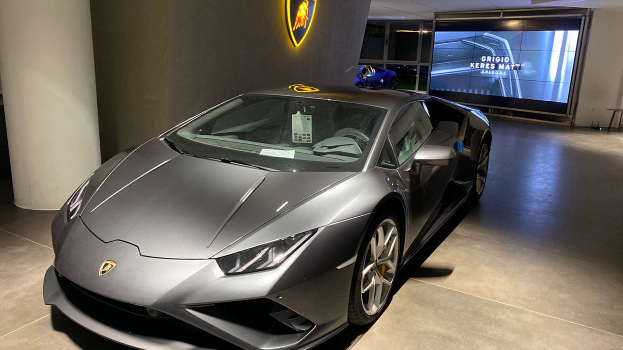 Η LG μαγνητίζει τους επισκέπτες της έκθεσης Lamborghini με τις ολοκληρωμένες digital signage λύσεις της