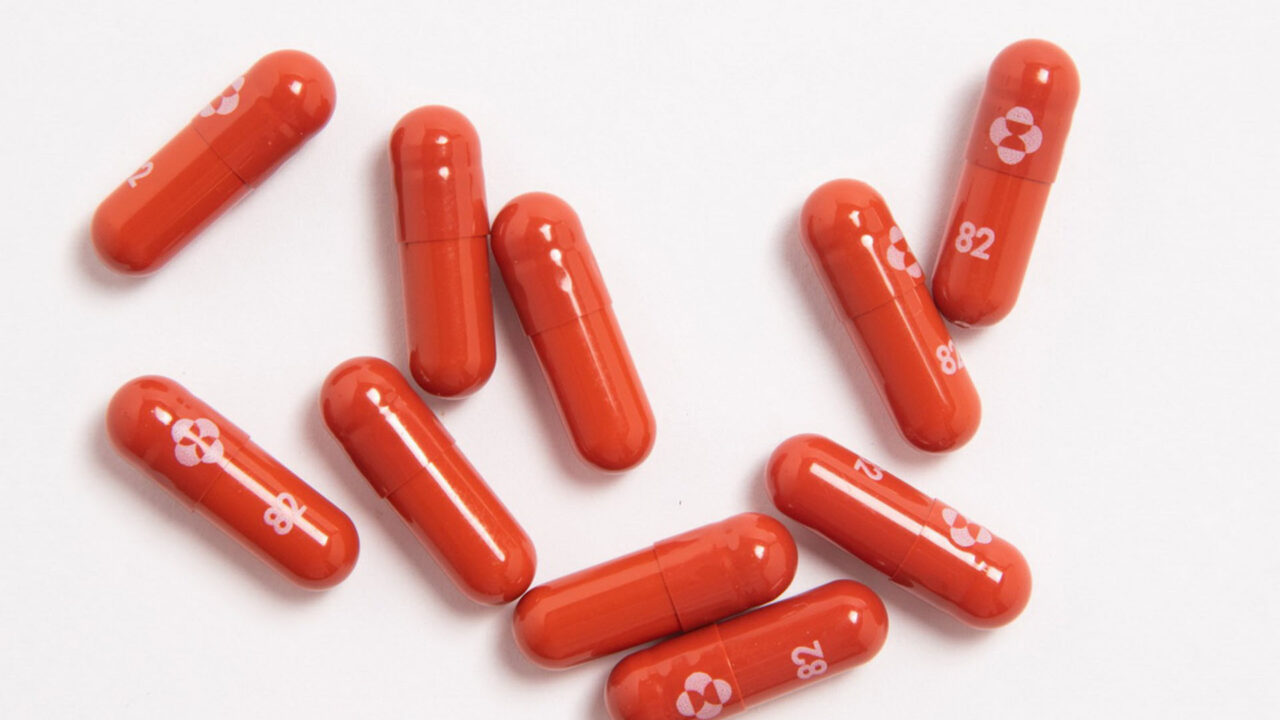 Molnupiravir: Η Merck έχει έτοιμο το πρώτο χάπι που υπόσχεται να πολεμήσει τον κορονοϊό