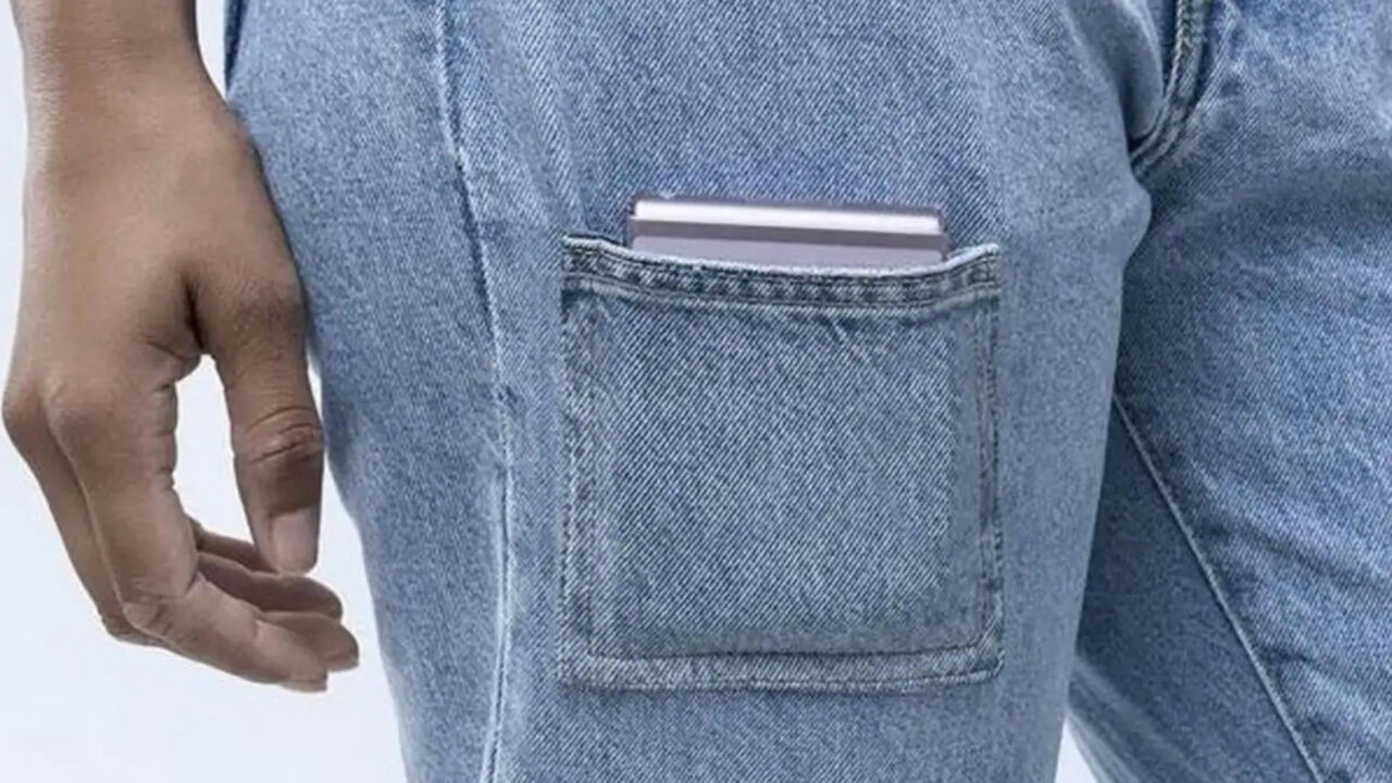 Z Flip Pocket Denim, το πρώτο παντελόνι σχεδιασμένο ειδικά για το κινητό της Samsung