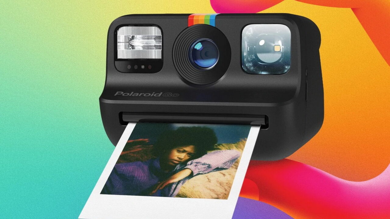 Polaroid Go, η πιο φορητή αναλογική φωτογραφική μηχανή του κόσμου έρχεται σε δύο νέα χρώματα και με τολμηρά αξεσουάρ