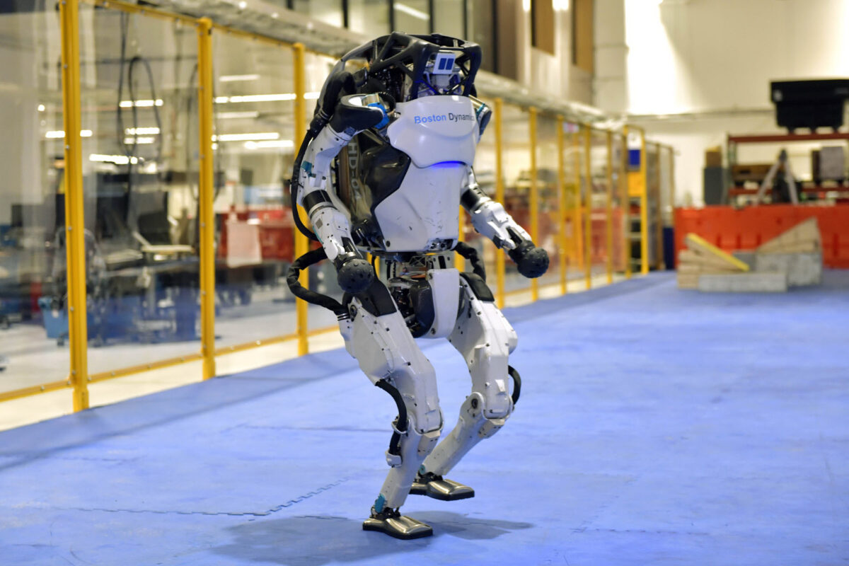 Το ρομπότ Atlas της Boston Dynamics είναι έτοιμο να δουλέψει στην οικοδομή