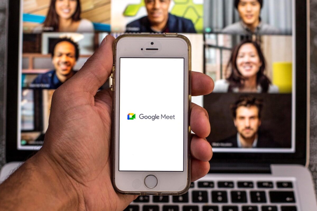 Τώρα το Google Meet έχει τα δικά του κινούμενα 360° backgrounds