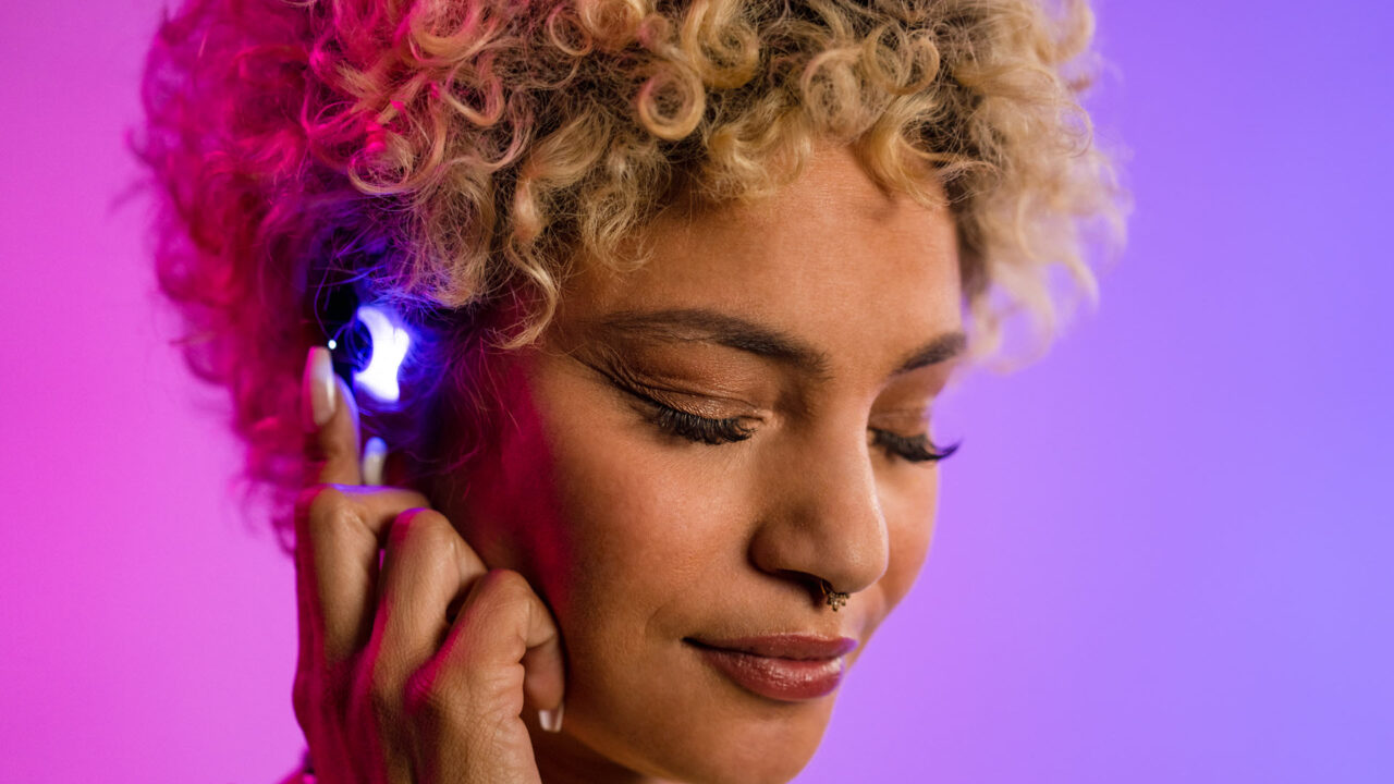Η Logitech G λανσάρει τα πρώτα gaming ακουστικά earbuds: τα Logitech G FITS