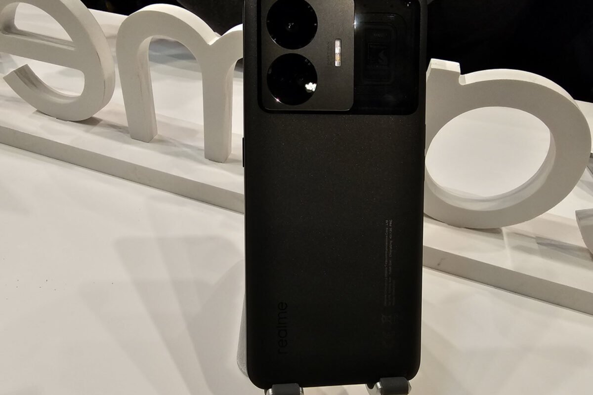 Realme GT3: Το κινητό που “πυροβολεί” πιο γρήγορα και από την σκιά του