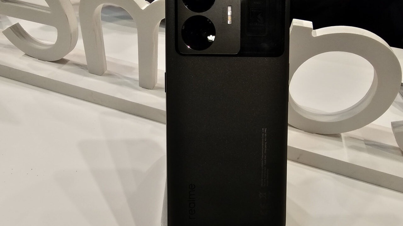Realme GT3: Το κινητό που “πυροβολεί” πιο γρήγορα και από την σκιά του