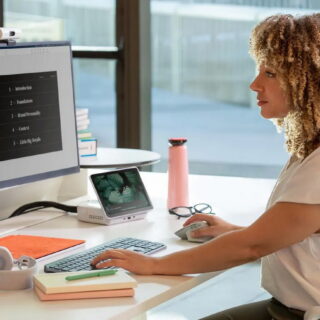 Η Logitech παρουσιάζει τη λύση Desk Booking για Υβριδικούς Χώρους Εργασίας και λανσάρει το Logi Dock Flex, έναν Διαχειριζόμενο Σταθμό Σύνδεσης