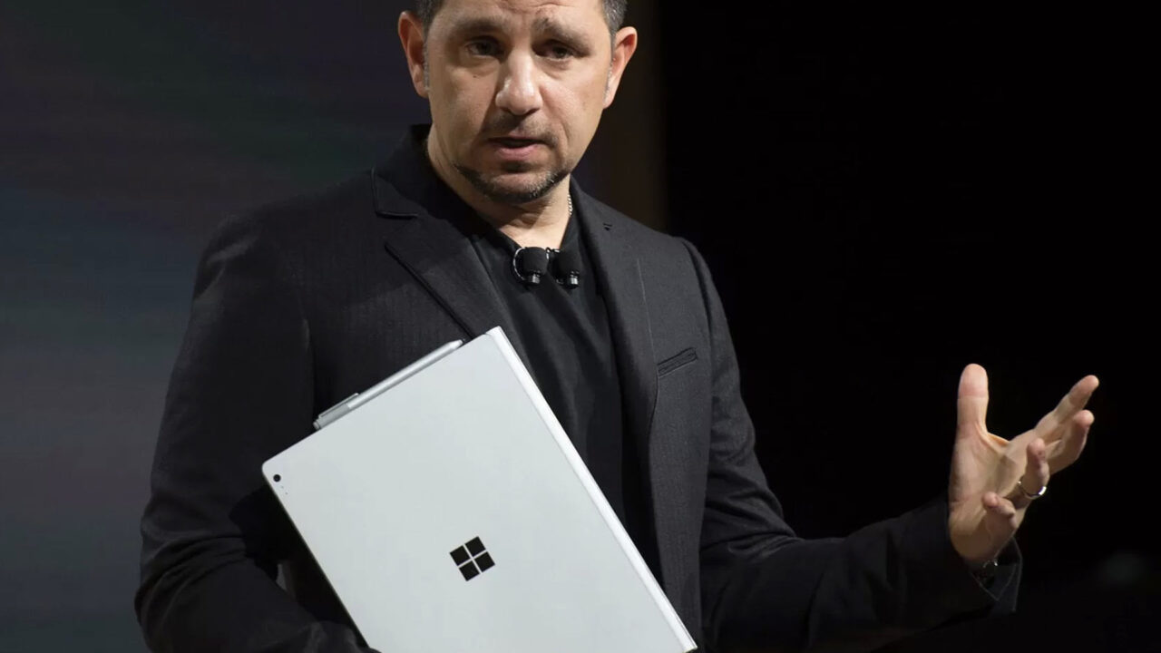 Ο επικεφαλής των Surface και Windows Panos Panay εγκαταλείπει τη Microsoft
