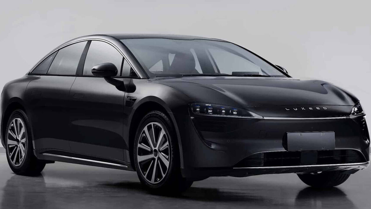 Το νέο ηλεκτρικό αυτοκίνητο της Huawei βάζει στο στόχαστρο το Tesla Model S