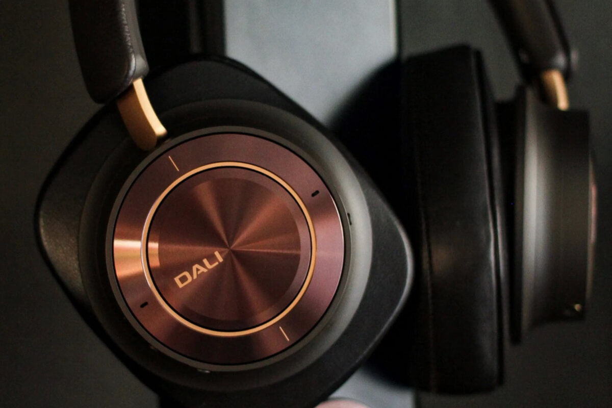 Dali IO-12: Τα πρώτα “προσιτά” ασύρματα ακουστικά με ηλεκτροστατικό ήχο