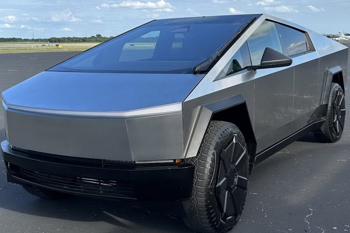 Η Tesla παραδίδει τα πρώτα ηλεκτρικά φορτηγά Cybertruck