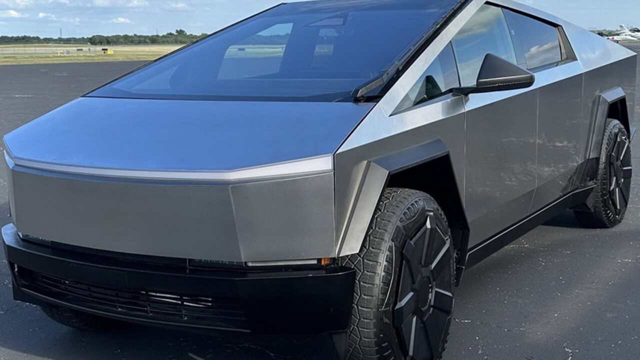 Η Tesla παραδίδει τα πρώτα ηλεκτρικά φορτηγά Cybertruck