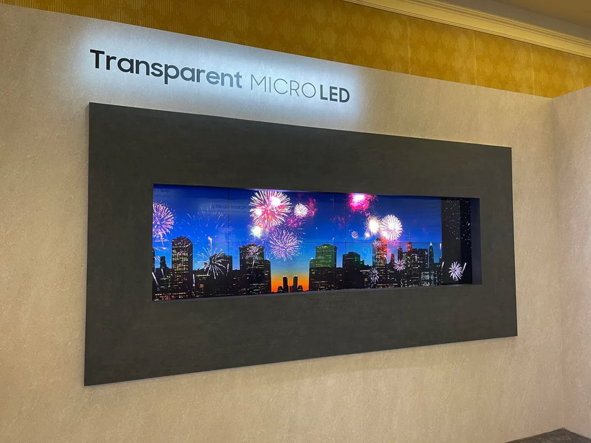 Η Samsung εντυπωσιάζει με την πρώτη διάφανη τηλεόραση MicroLED