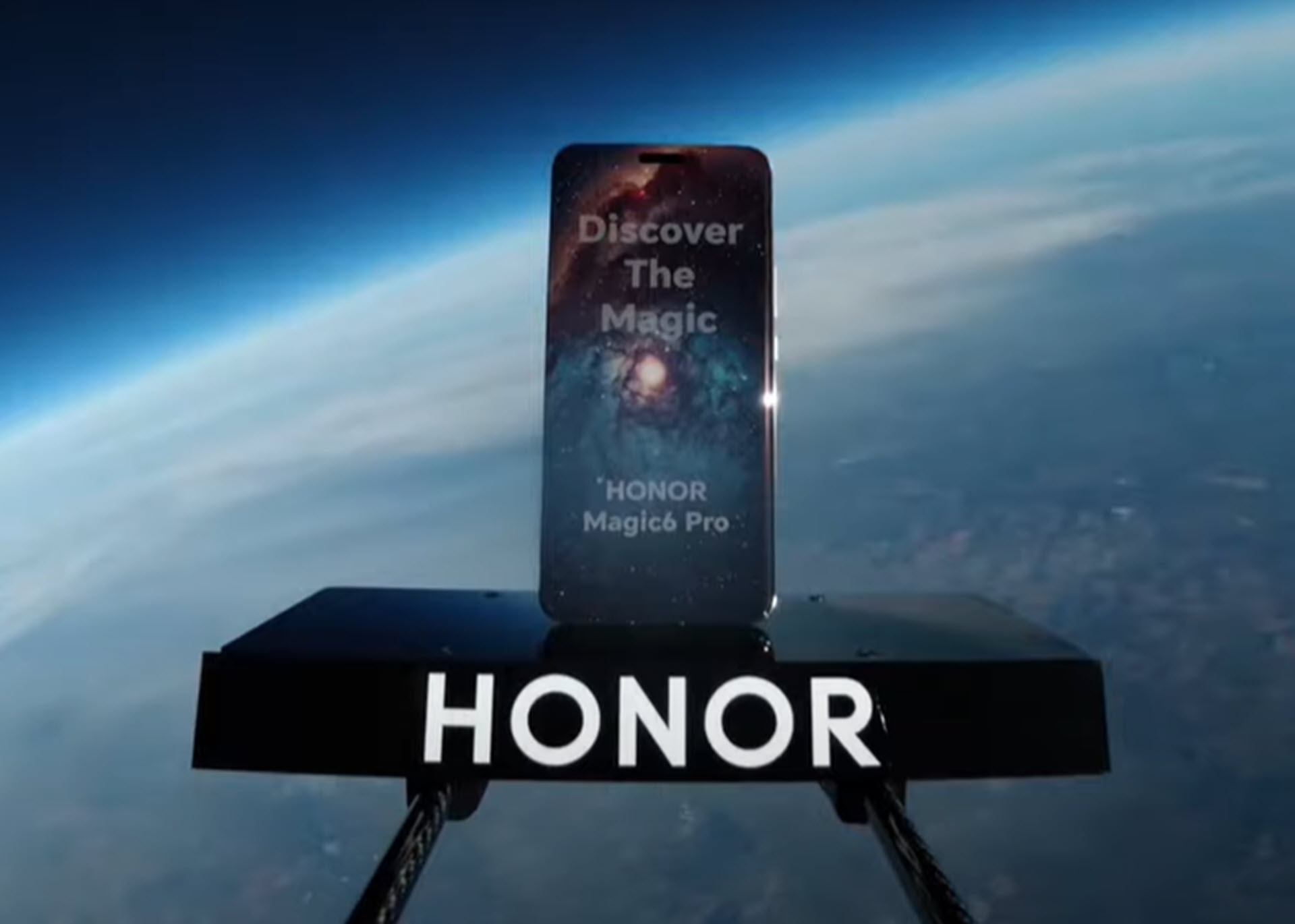 Το HONOR Magic6 ταξιδεύει στο διάστημα και δοκιμάζει την νέα του μπαταρία