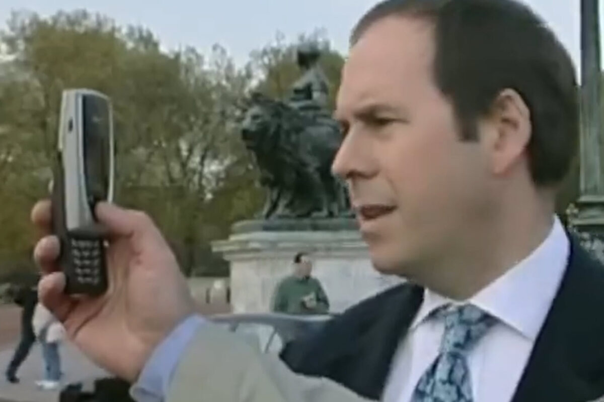 Η κάμερα σε κινητό πρώτο θέμα του BBC το 2001