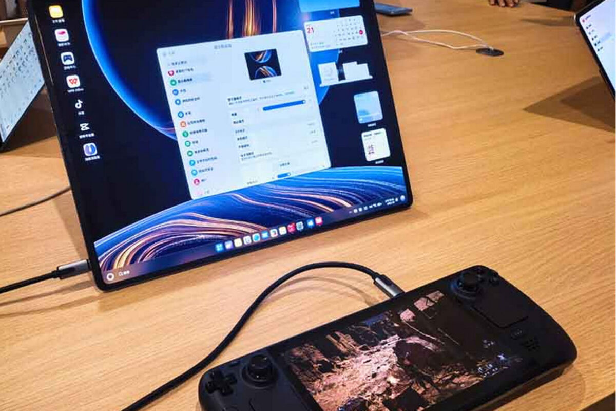 Το Huawei MateBook Fold υποστηρίζει σύνδεση Display Port που το μετατρέπει σε εξωτερικό μόνιτορ