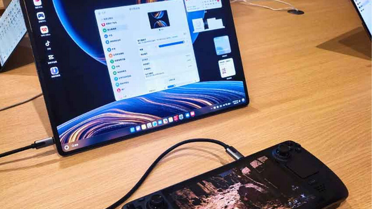 Το Huawei MateBook Fold υποστηρίζει σύνδεση Display Port που το μετατρέπει σε εξωτερικό μόνιτορ