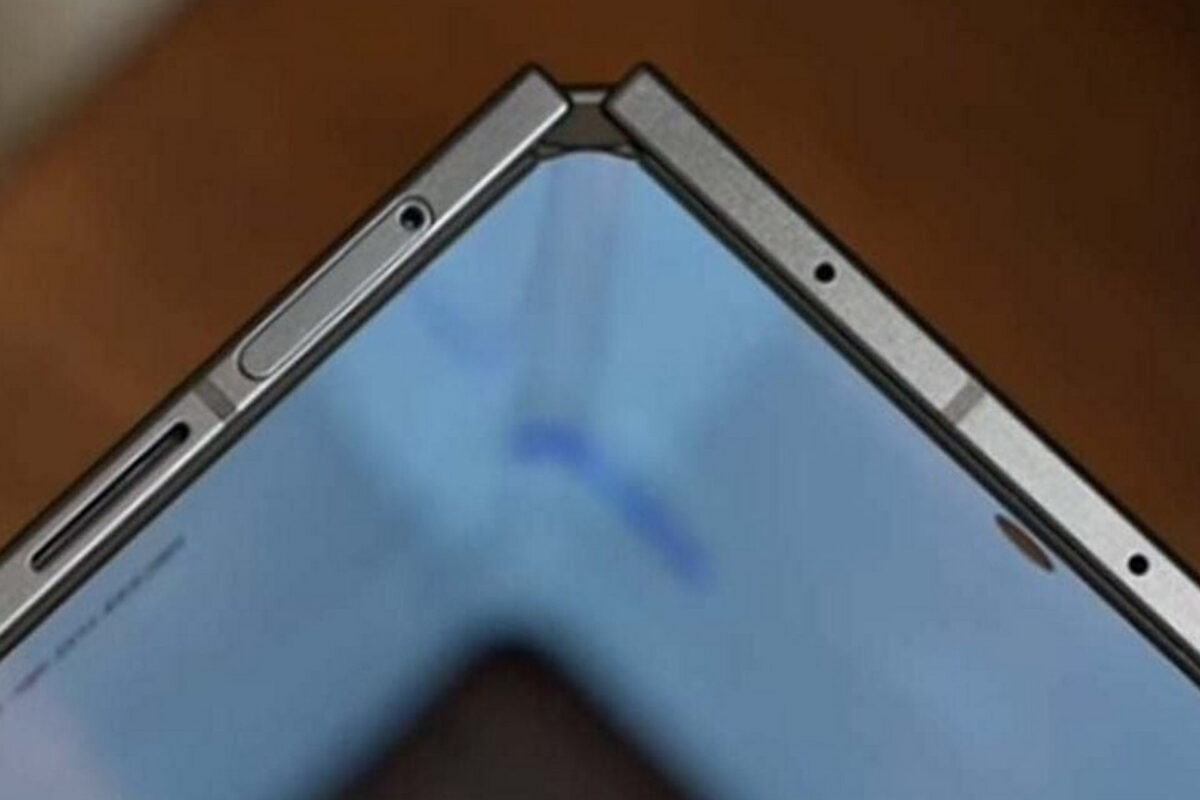Τα foldable της Samsung και το επερχόμενο foldable της Apple, γιγαντώνουν την “μικρή” Fine M-Tec