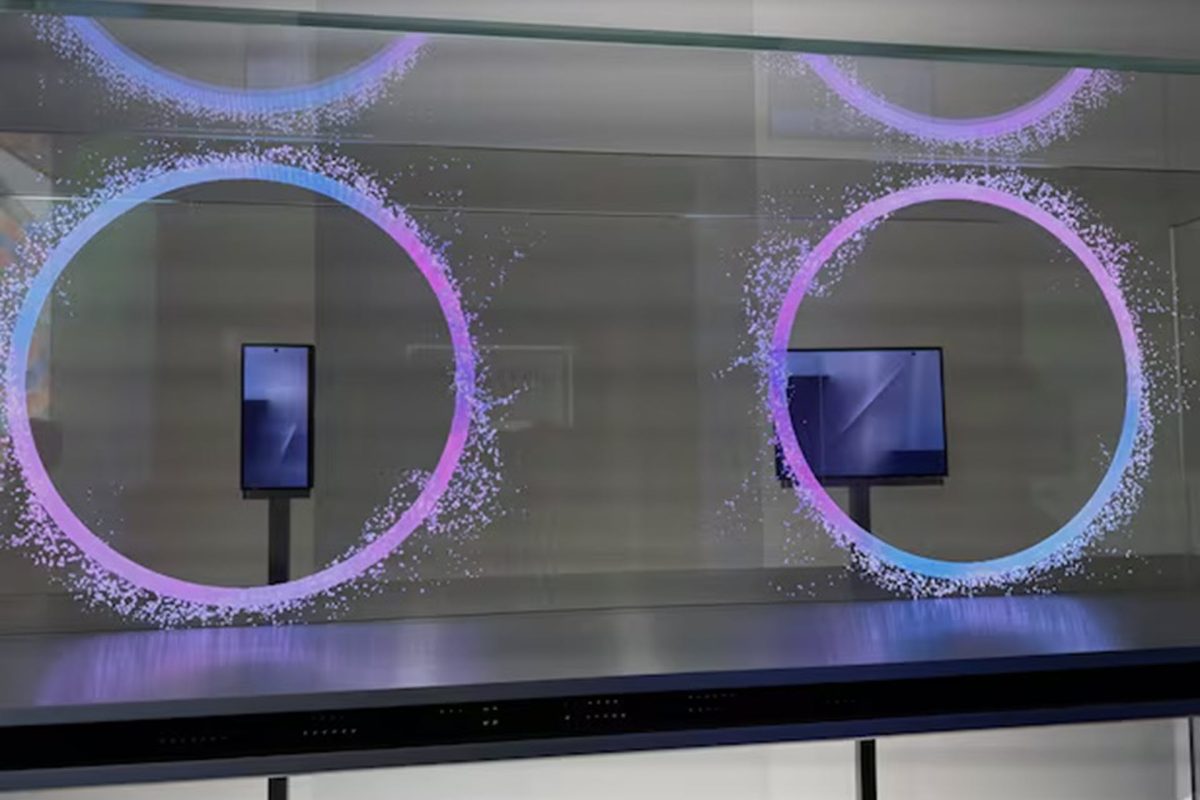 Η Samsung δείχνει και επίσημα το πρώτο της trifold κινητό Η Samsung δείχνει και επίσημα το πρώτο της trifold κινητό