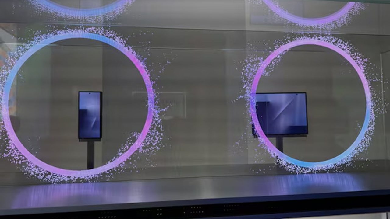 Η Samsung δείχνει και επίσημα το πρώτο της trifold κινητό