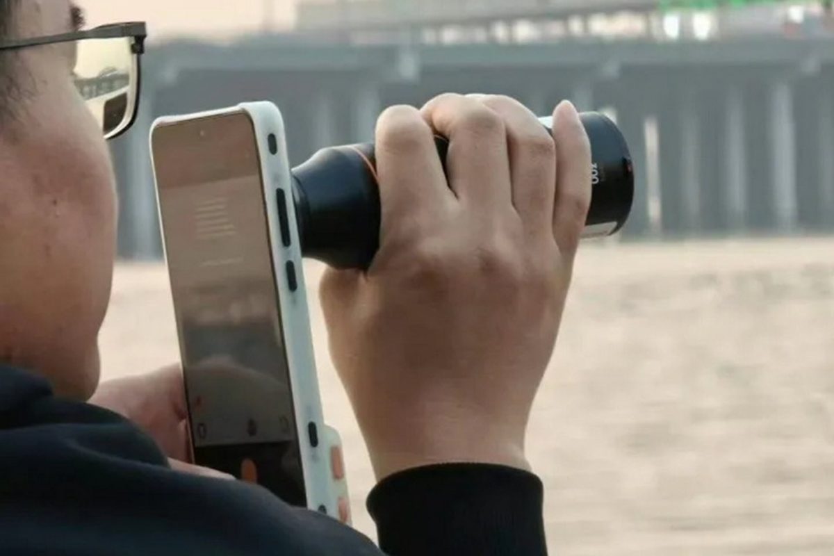 OPPO Find X9 Ultra: Έκανε την εμφάνισή του με εξωτερικό τηλεφακό 300mm